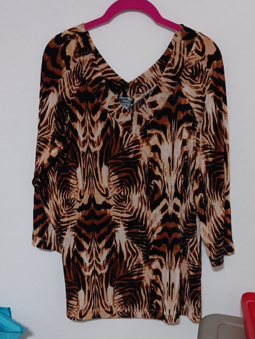 Animal-Print V-Neck Long-Sleeve Tee - Brown & Black
